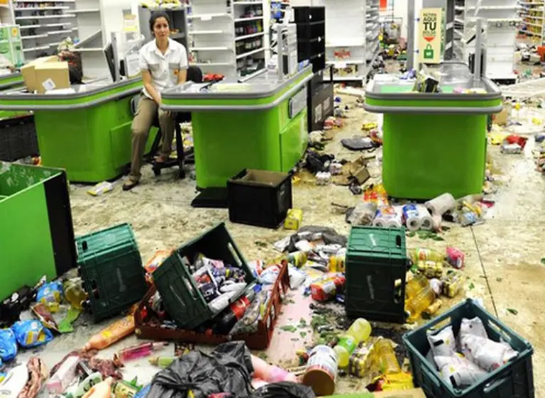 Por temor a nuevos saqueos, los supermercados chinos hoy permanecerán cerrados