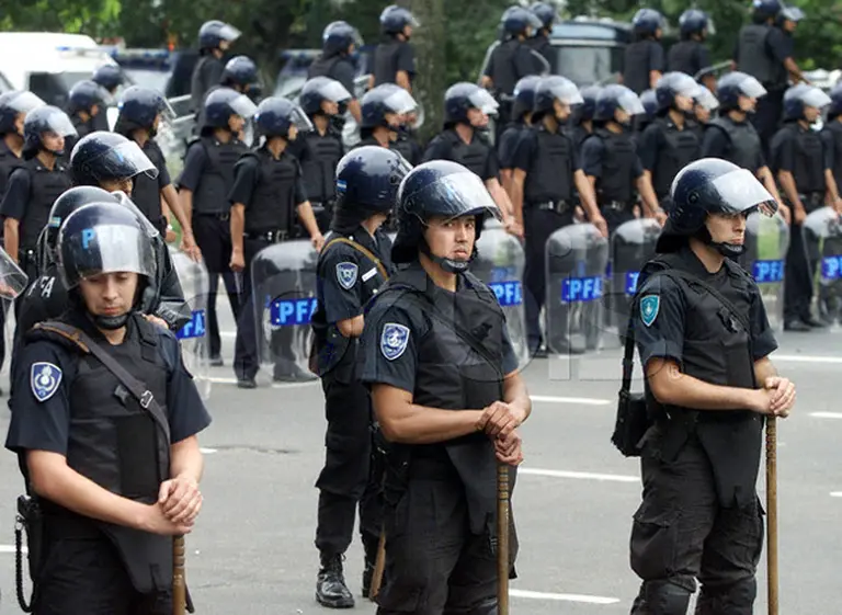 El Gobierno sube los adicionales que cobran policí­as federales, gendarmes y prefectos