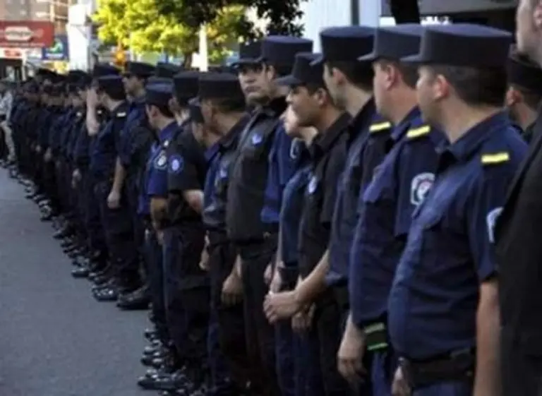 Ya tiene dictamen el proyecto que prevé sanciones a policí­as que hagan abandono de servicio