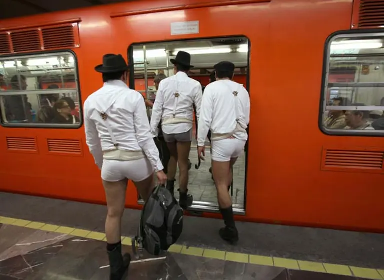 Pasajeros en ropa interior inundaron los subtes de Buenos Aires y otras ciudades del mundo