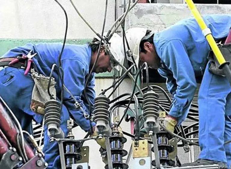 El ENRE formaliza medidas contra Edenor y Edesur: pide estudios y más personal para cortes