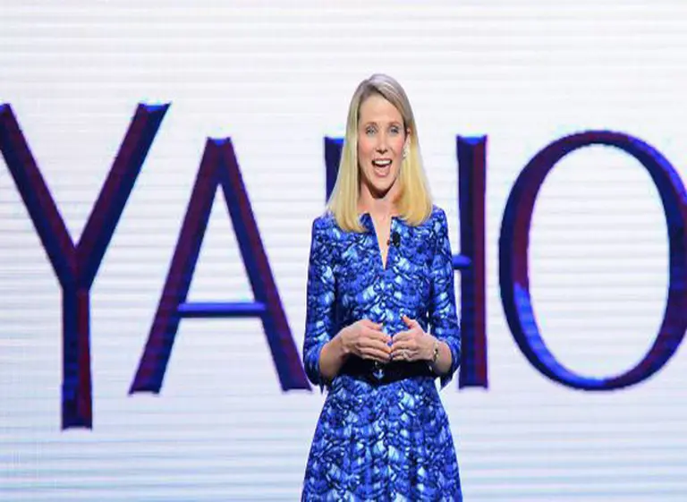 La CEO de Yahoo despide a su mano derecha