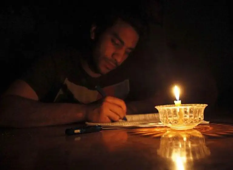 Multan a Edenor y Edesur por apagones a fines de 2015 y principio de 2016