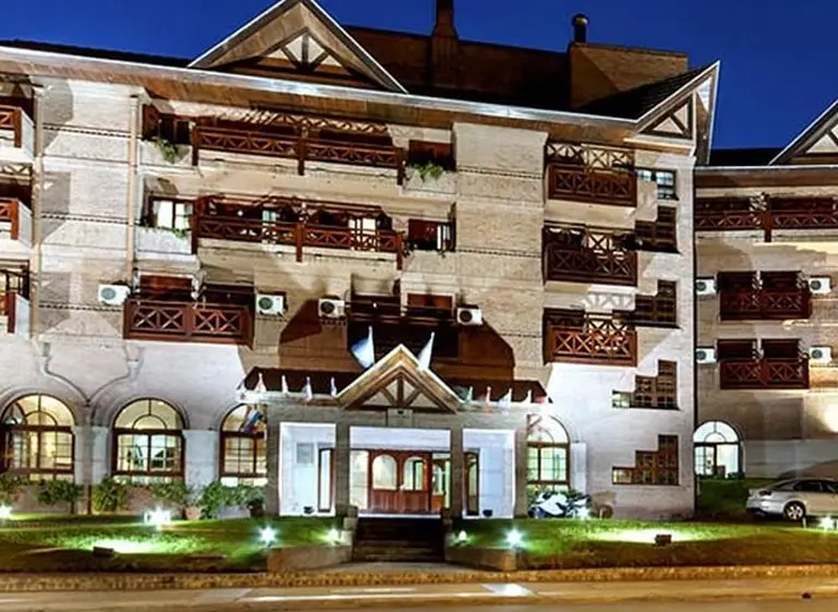 Robaron más de u$s600.000 de un hotel de Pinamar y relevaron al jefe de Policí­a comunal