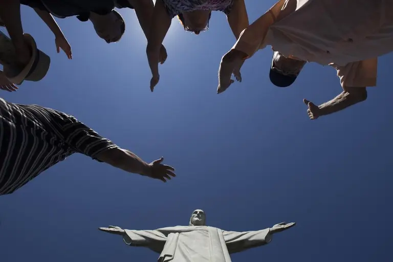 El Cristo Redentor, jugador número 12 de Twitter para la final de la Copa