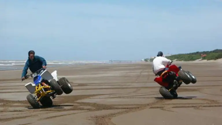 Murió un chico de 9 años que circulaba en un cuatriciclo en los médanos Pinamar