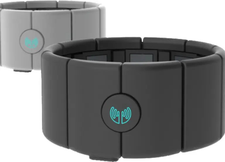 Una pulsera se convierte en el control remoto universal de computadoras y videoconsolas