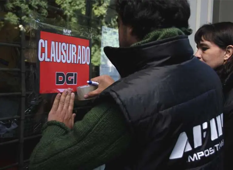 La AFIP lanza un sistema de "fotodenuncias"contra comercios que no acepten tarjetas de débito