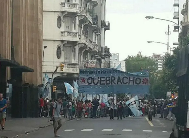 Después de Shell, ahora Quebracho realiza un "escrache" contra Coto por la suba de precios