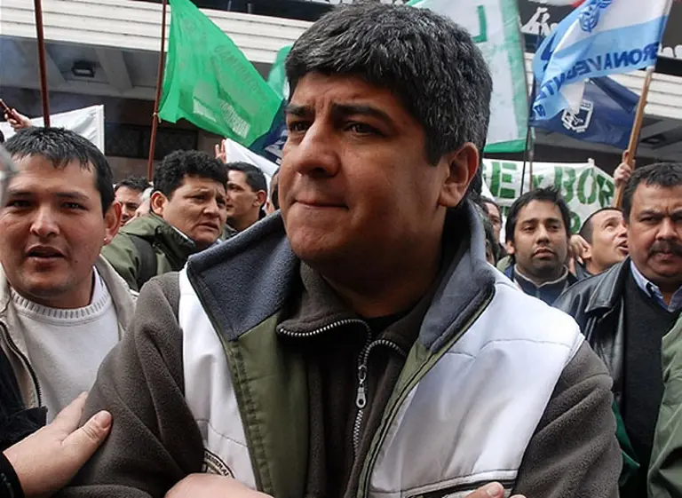 Los Moyano, a dos puntas: el padre negocia paz social, el hijo anunció un paro