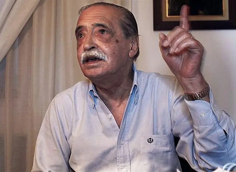 "Esta gente ha hecho en un gobierno democrático lo que no se animó la dictadura"