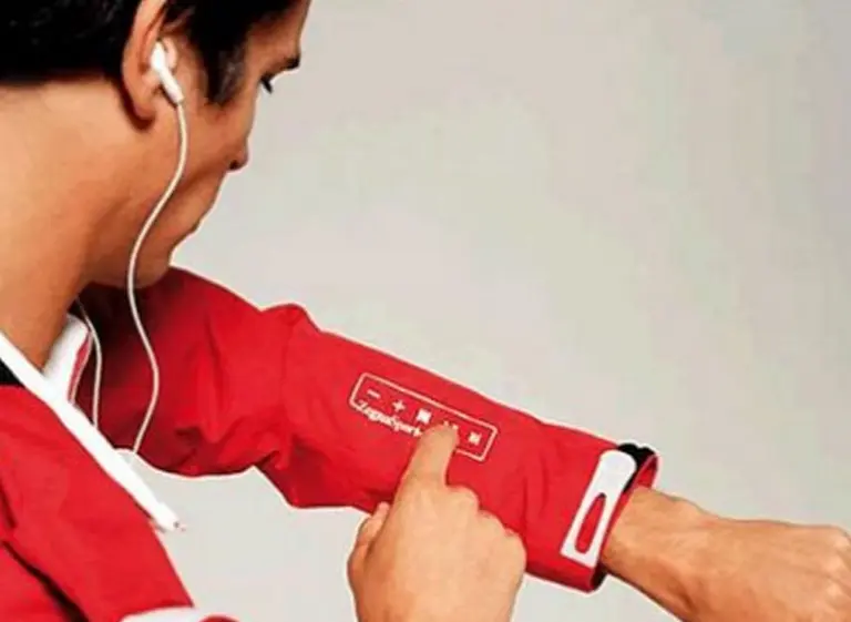 El futuro, cada vez más cerca: presentan la ropa inteligente para controlar el celular "desde el bolsillo"