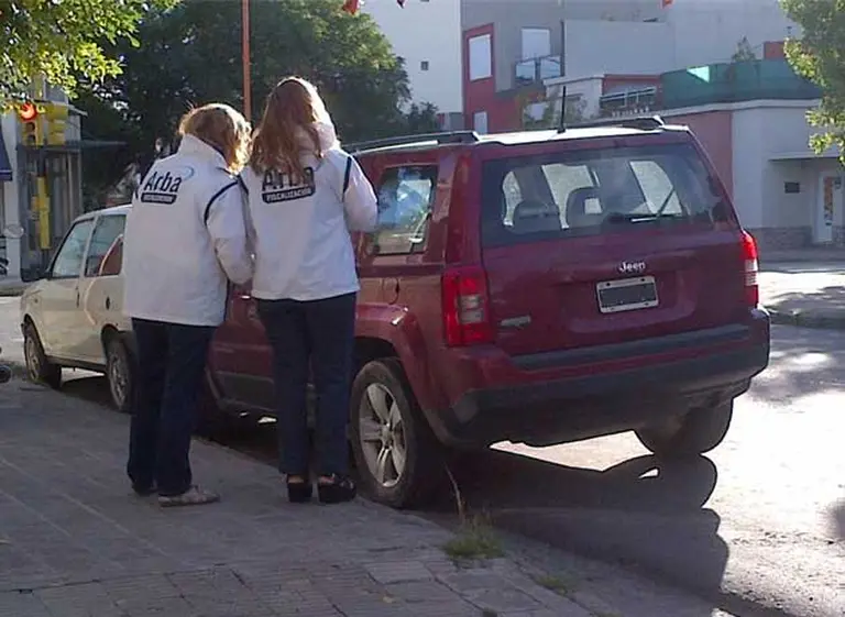 ARBA retuvo 15 autos con deudas de patentes en un operativo simultáneo en Buenos Aires