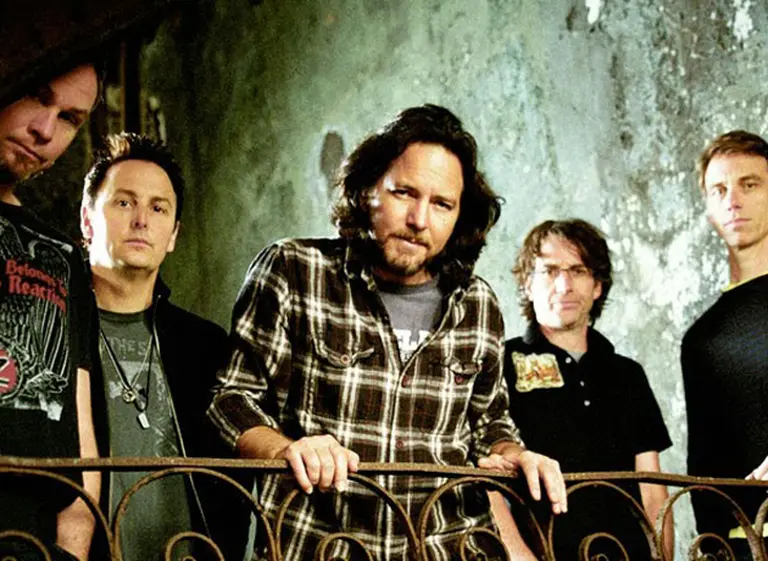 Un ex contador de Pearl Jam fue condenado a prisión por robarle a la banda