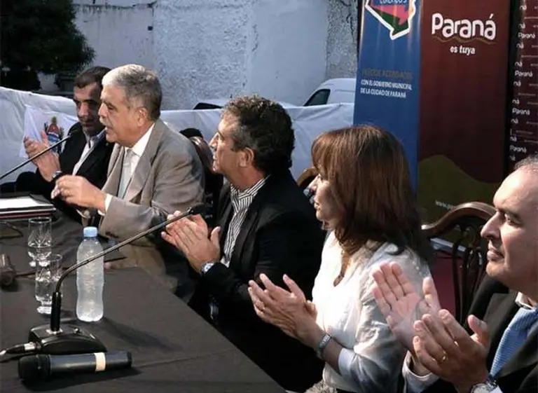 Julio de Vido: "Estamos en un proceso de transformación con cifras récord"