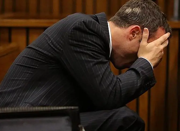 Pistorius vomitó en plena audiencia al escuchar la autopsia de su ex pareja