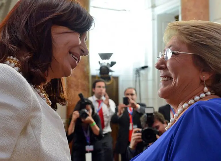 Bachelet canceló el viaje a la Argentina por los incendios en Valparaí­so