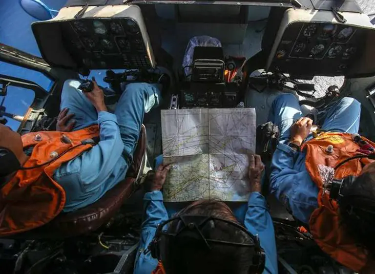 Revelan la última conversación del avión que desapareció al sur del Mar de China