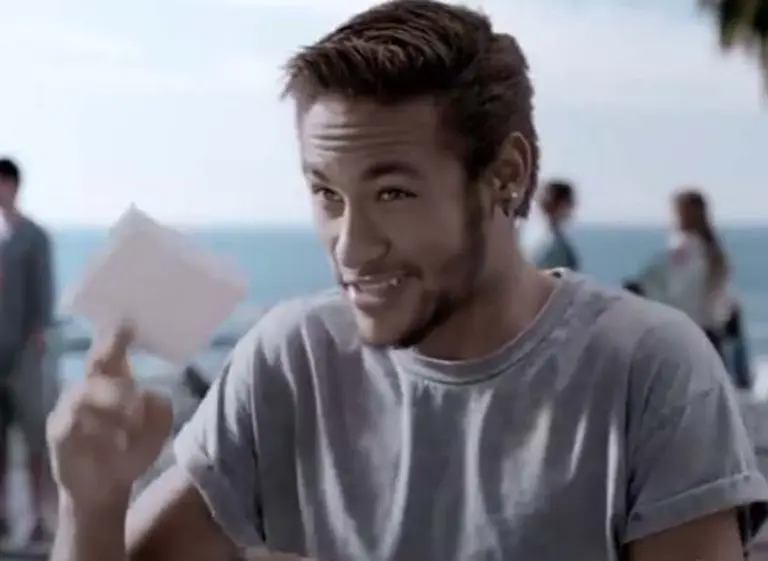 Congreso de Brasil pide retirar un spot donde Neymar se burlaba de los turistas