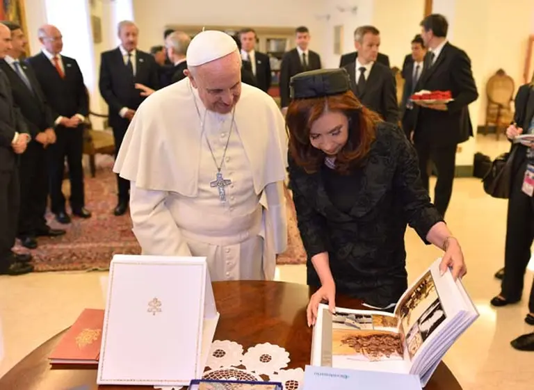Reunión cumbre en el Vaticano: ¿Qué le regaló Cristina Kirchner al Papa?