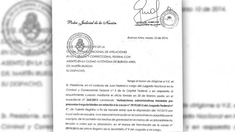 El escrito en el que Oyarbide reconoce que frenó un operativo por el llamado de un funcionario