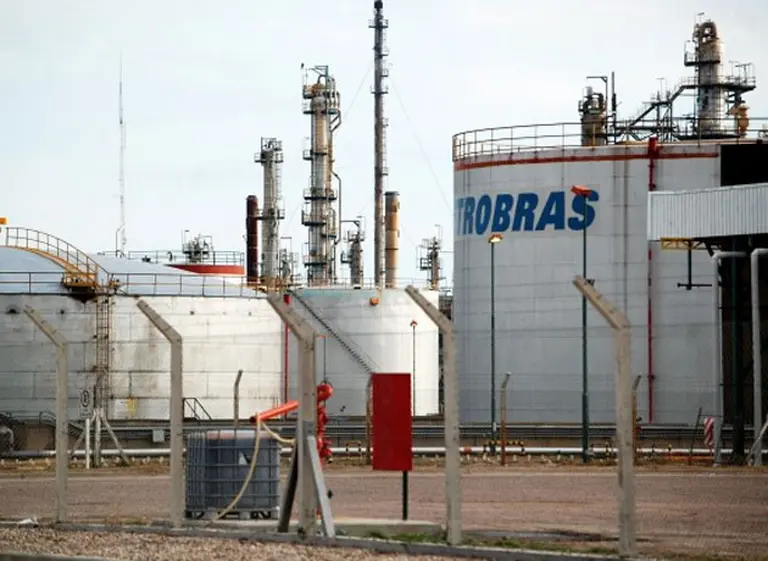 Desinversión: Petrobras volvió a poner en venta su refinerí­a en Bahí­a Blanca