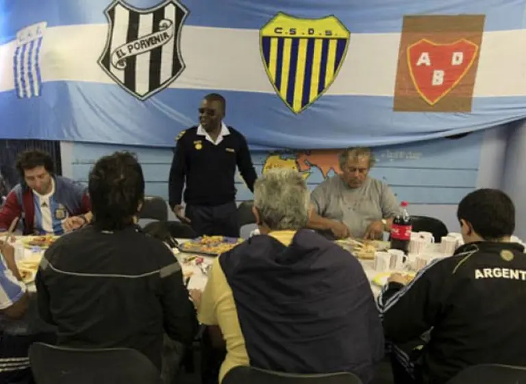 La abogada de Hinchadas Unidas Argentinas confirmó que los barras viajarán al Mundial sin entradas