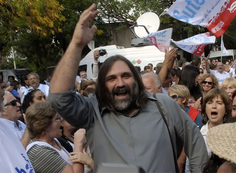 Maestros bonaerenses desafí­an el "tope" y piden aumentos de 40%