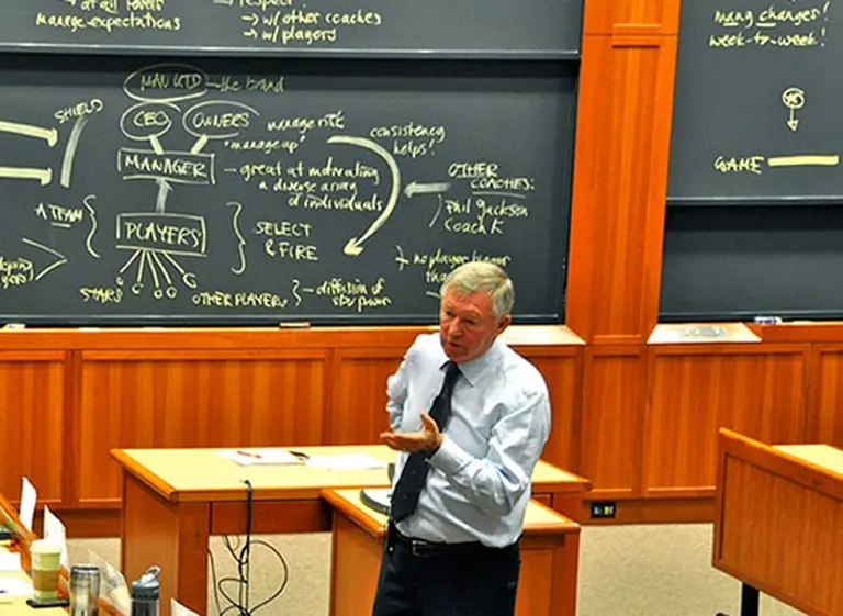 Sir Alex Ferguson, ex DT del Manchester United, es el nuevo profesor de la universidad de Harvard
