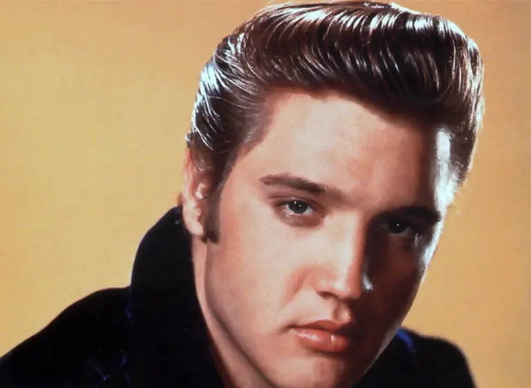 Elvis Presley habrí­a fallecido por una enfermedad cardí­aca y no de sobredosis