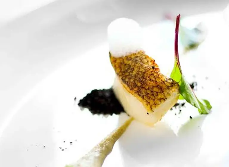 Receta de lujo, by Gonzalo Aramburu: merluza negra con puré de alcauciles