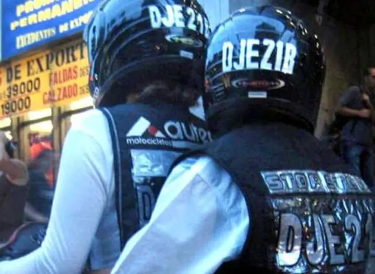 Córdoba: motociclistas deberán llevar el número de patente en el casco