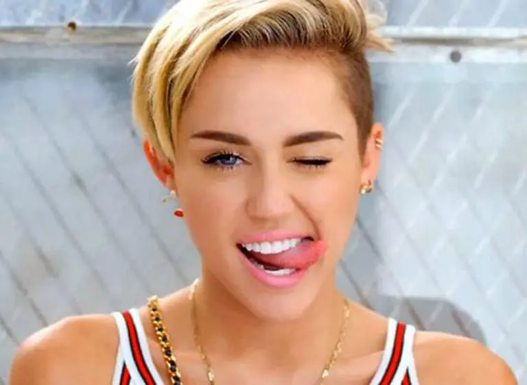 Internaron de urgencia a Miley Cyrus y tuvo que cancelar un show de su gira