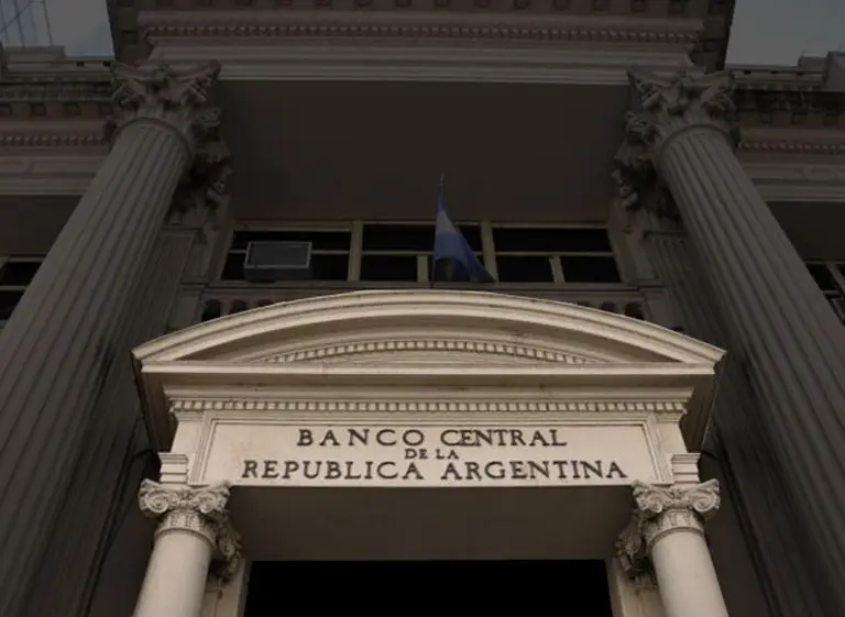 Cambió de sexo, no le gustó el resultado y amenazó con una masacre en el Banco Central