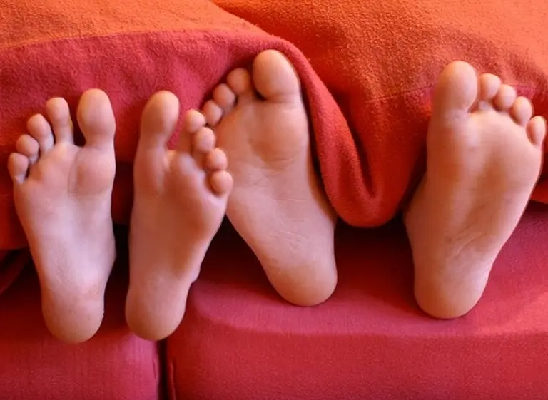 La felicidad de la pareja, según la postura en la cama