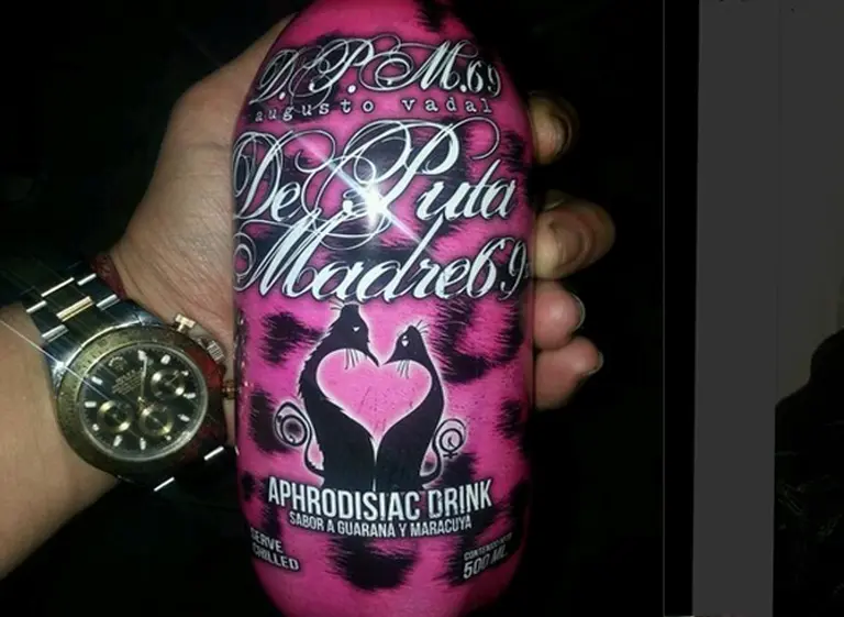 Tras las polémicas fotos, Carlos Nair lanza una bebida afrodisí­aca