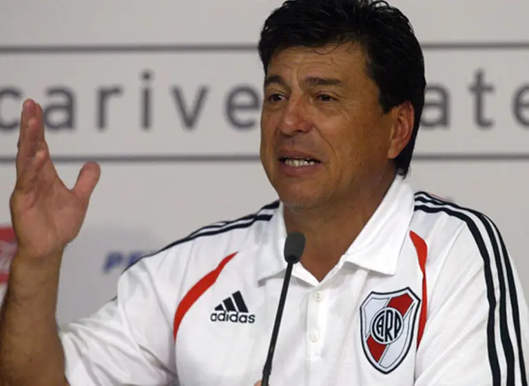 Procesaron a Passarella y otros dirigentes de River por fraude