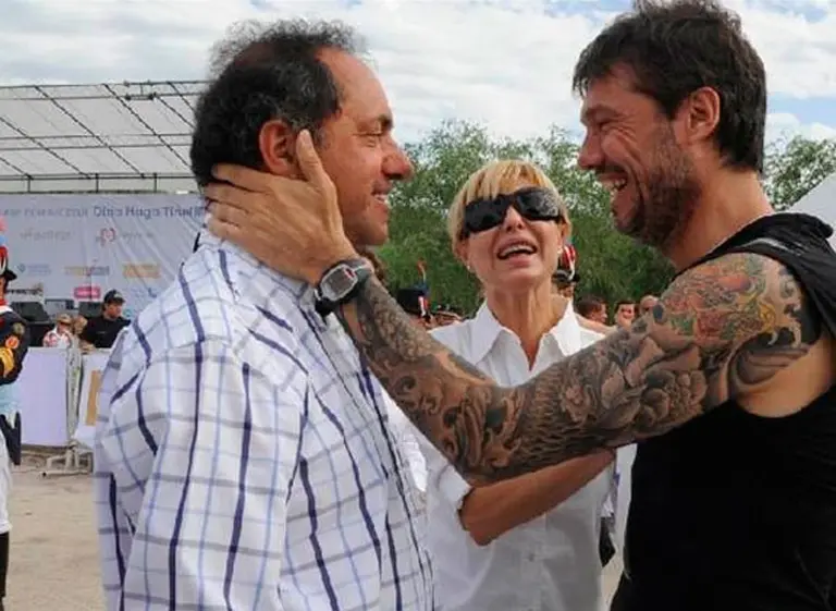 Marcelo Tinelli levanta a Daniel Scioli con un partido en La í‘ata y el massismo enfurece