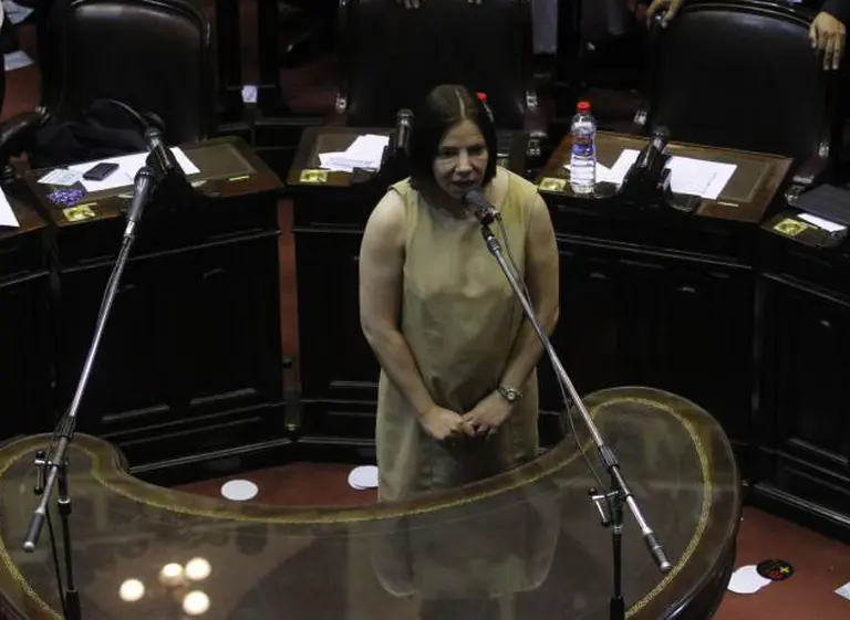 La ex mujer de Capitanich llevó el escándalo por el "Bailando" al Congreso