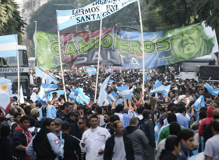 El gremio de Moyano decretó estado de "alerta y movilización" por Ganancias