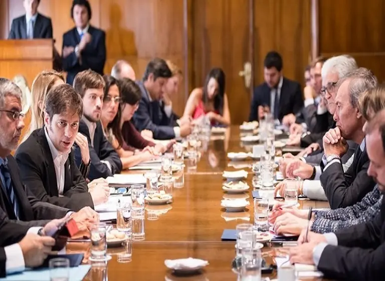 Encuentro clave: Kicillof se reúne hoy con automotrices en busca de "Precios Cuidados" que reactiven las ventas