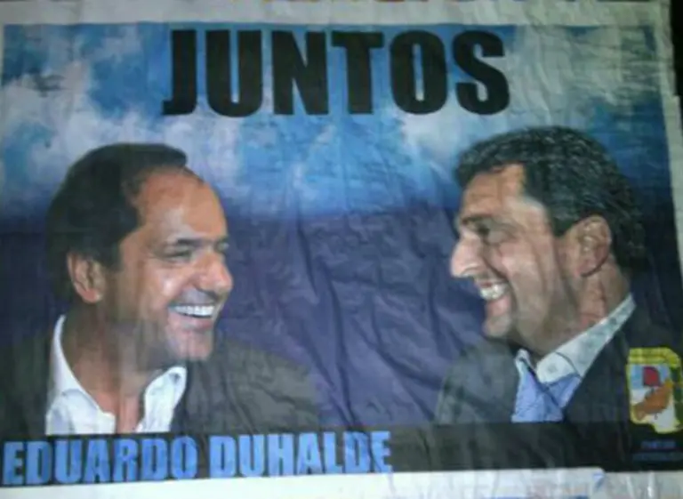Un afiche llama a que Daniel Scioli y Sergio Massa se postulen "juntos" en 2015