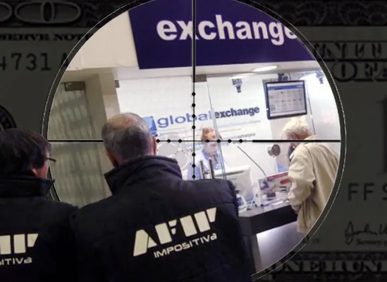 La compraventa de dólares en la mira: la AFIP "salta el mostrador" y apunta a la evasión de las casas de cambio