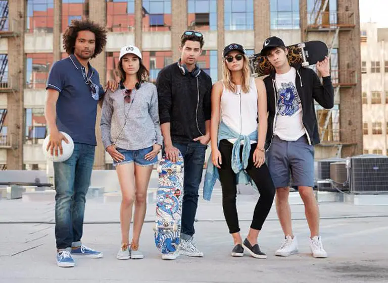 Dos artistas argentinos diseñaron indumentaria para la nueva lí­nea de Pepsi