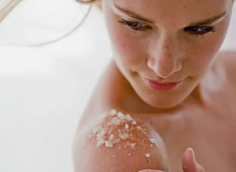 La exfoliación, un ritual imprescindible para mantener una piel suave y joven