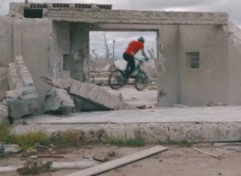 Red Bull estrenó la pelí­cula enfocada en el pueblo de Epecuén