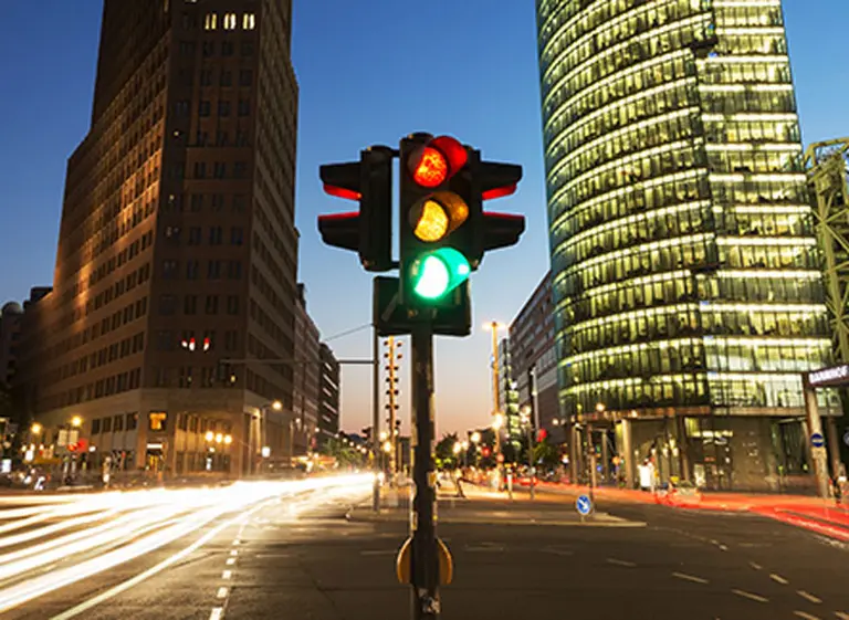 Un argentino demostró cómo se pueden hackear los semáforos de Nueva York