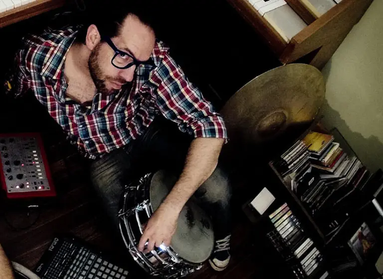 El músico Diego Leroux crea Lima, la primera baterí­a en movimiento
