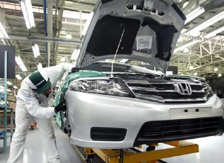 Honda suspende personal por un mes tras baja del 34% en las ventas