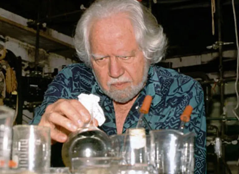 Murió Alexander Shulgin, el inventor del "éxtasis"
